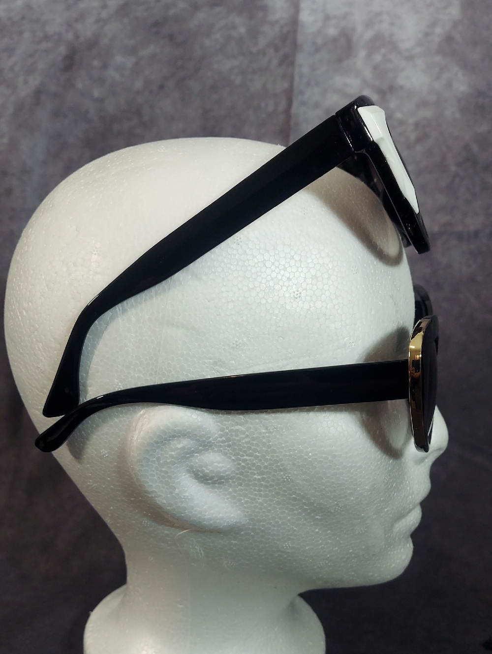 Chunky Cat Eye Sunglasses Set 2 Pair Black White Border Gold Loop Accent Retro - Picture 3 of 7